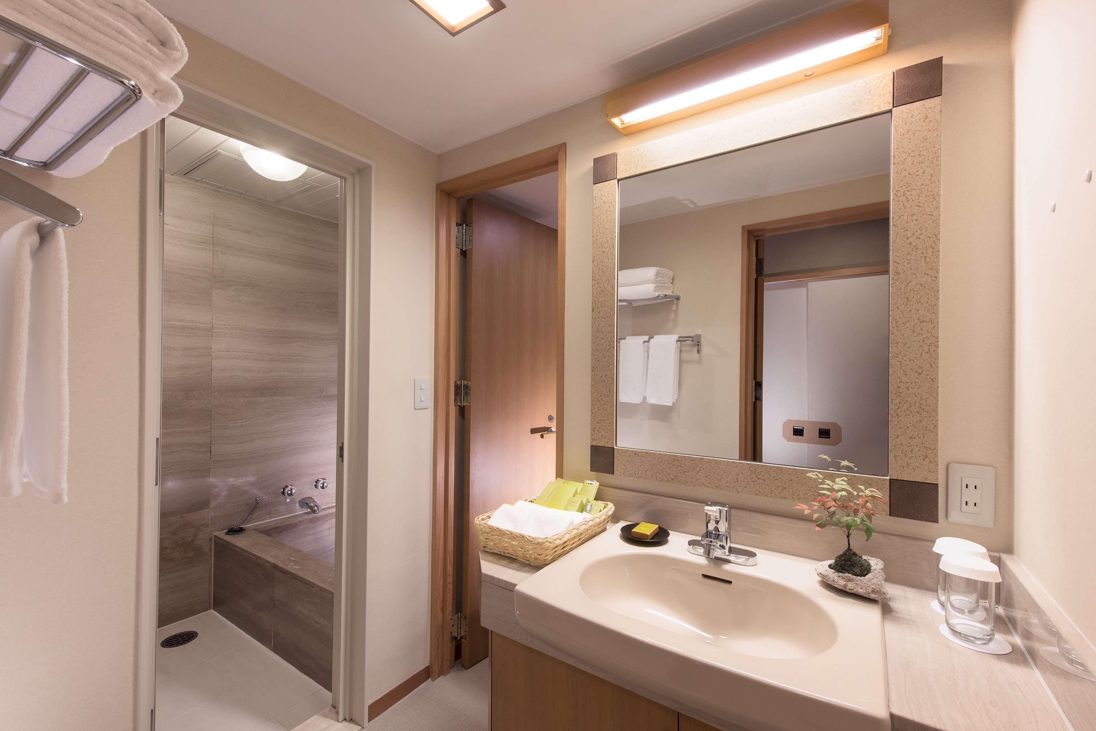 Doubletree By Hilton Naha Shuri Castle Exterior photo