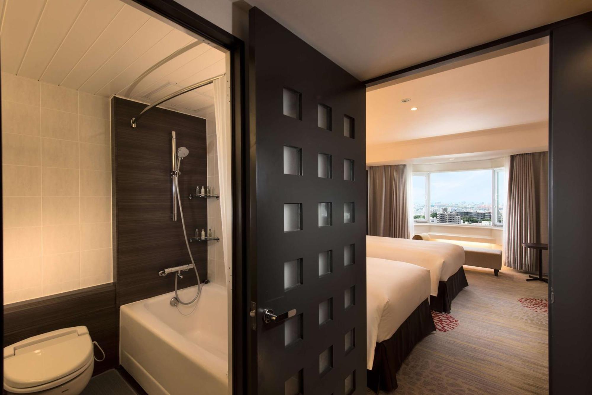 Doubletree By Hilton Naha Shuri Castle Exterior photo
